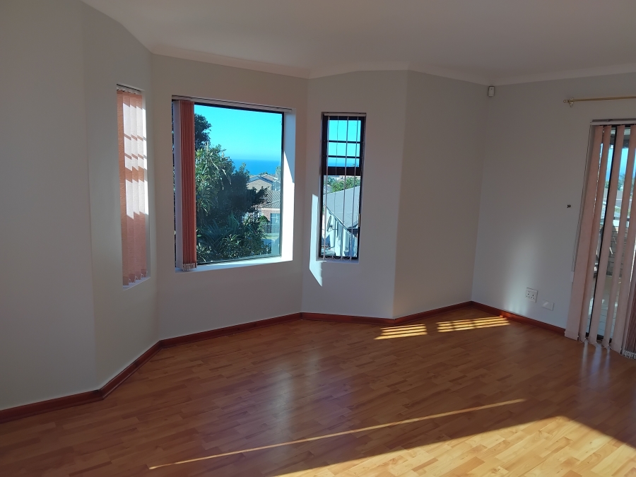 4 Bedroom Property for Sale in Wavecrest Eastern Cape